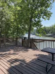 Lake Front Cabin in Quiet Cove - Homestays