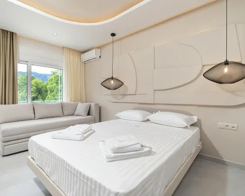 Port Oasis Hotels near شاطئ ماربل