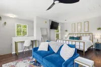 Lakefront -Heated Pool -EV Charger -Dock -Fire Pit -Kayaks -Game Room