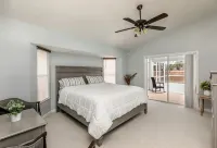 🍹🌞Relaxing Heated Pool!Beautiful Patio,Pet Friendly,Fenced Area, Near Beaches! - 4-Star