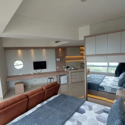 Apartemen the Bay Lampung City Mall Отели рядом с достопримечательностью «Памятник Кракатау»