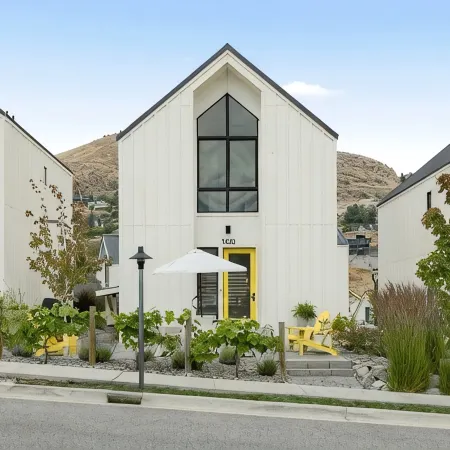 Outdoor Heater & Covered Patio, Paddle Boards, Fire Table, Bikes, Outdoor Games