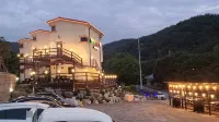 Goesan Banseok Pension (Hwayang Valley)
