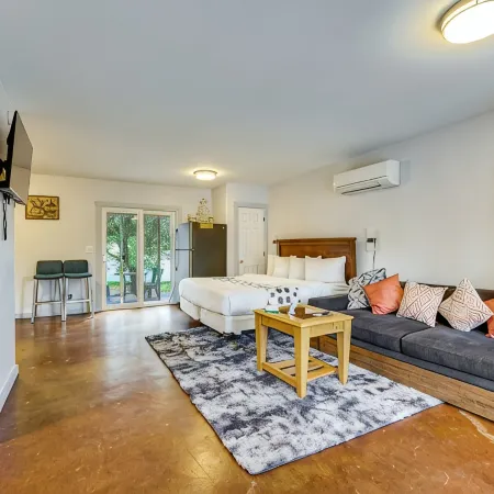 Cozy apartment in charming Moab Downtown with kitchen and great fruit backyard,