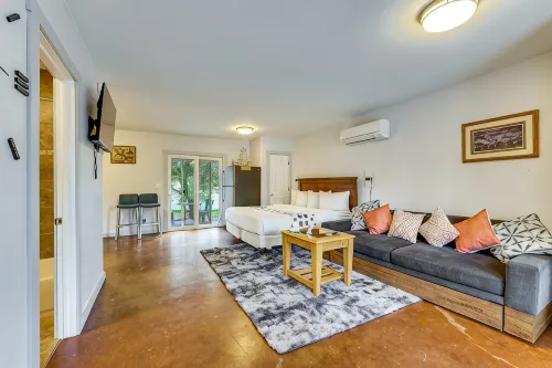 Cozy apartment in charming Moab Downtown with kitchen and great fruit backyard,