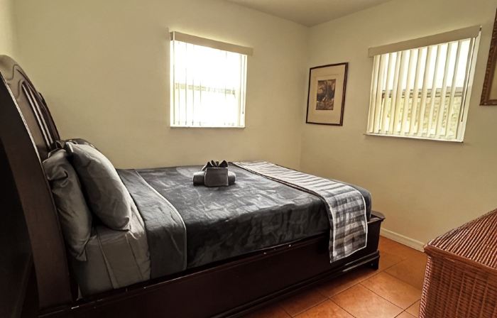 Charming 2-bedroom cottage in enjoyable Pinellas Park with AC, WiFi, and more