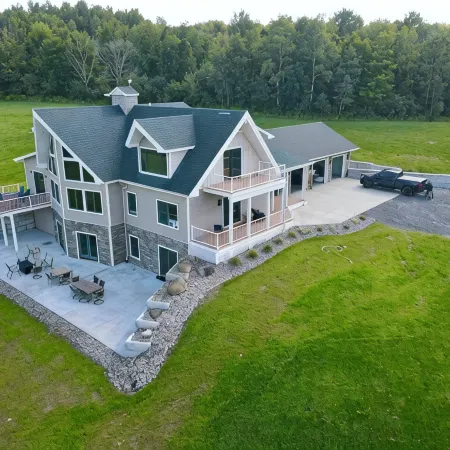 Secluded lodge, with multiple hiking trails and breathtaking views! Hotels in Conesus