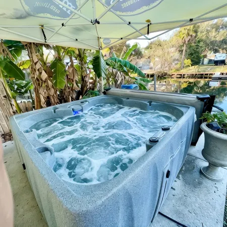 Limited-Time Discount at Paddle Paradise: Jacuzzi, Kayaks & Sauna