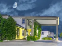 Days Inn by Wyndham Suites Fredericksburg