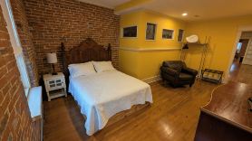 Cozy Historic Downtown Lexington Apartment