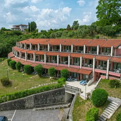 Hotel Belvedere Hotel dekat Kastil Sirmione