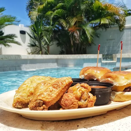 Casa Verde Hotel - Steps to the Beach, Pool, Restaurant & Bar