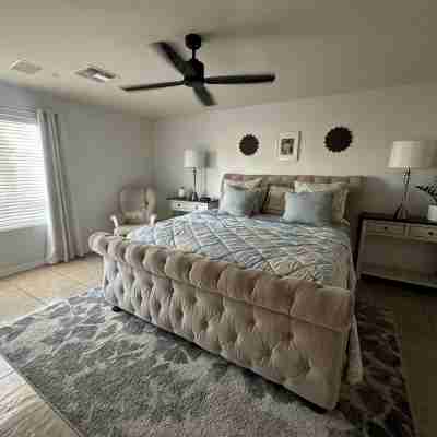 4-bedroom house in welcoming Goodyear,AZ with WiFi, AC. Enjoy your stay Rooms