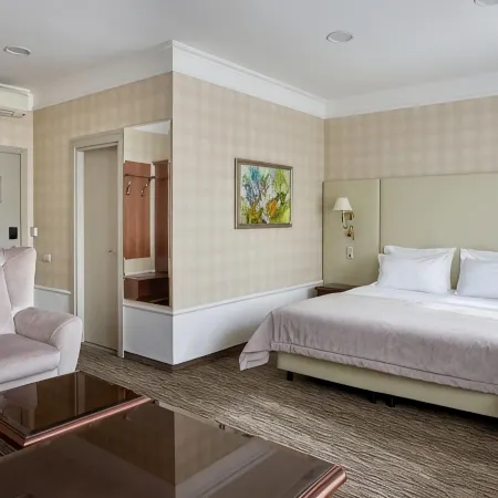 ASTOR Hotel (Астор)