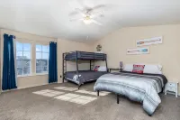 Monkey Island Getaway - Cozy 2BR Condo w/ Pool & Lake access - Pools