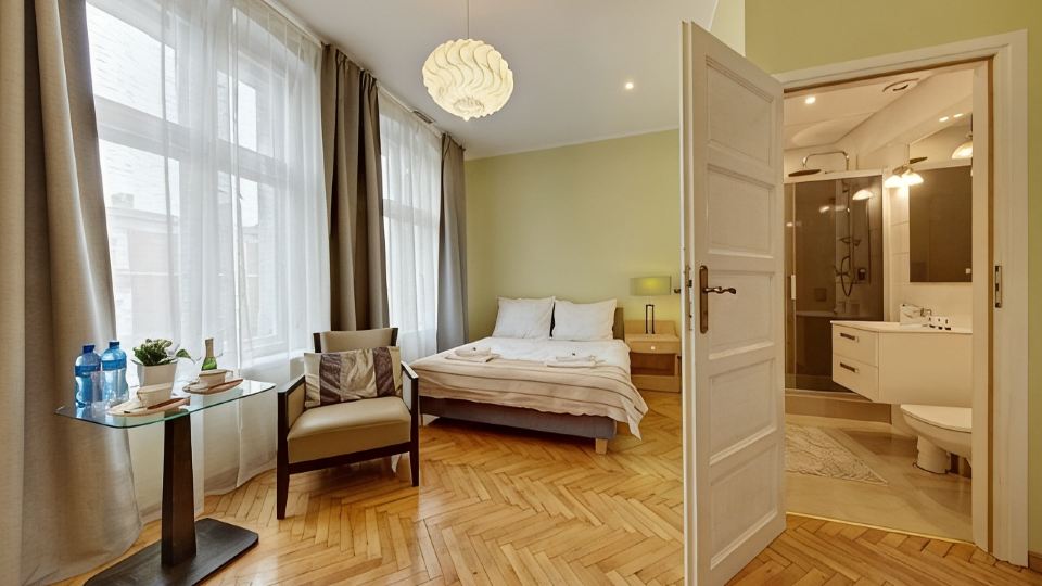 Jagiellonska 3 ApartHotel - Deluxe Rooms with King Beds, City Center, Free Wifi!