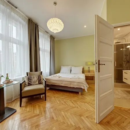 Jagiellonska 3 ApartHotel - Deluxe Rooms with King Beds, City Center, Free Wifi!