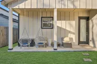 The Cacti House - Hot Tub, Game Room, Cactus Mural, Minutes from Downtown Dallas - Bungalows