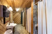 The Frat House at the Riviera Resort in Neillsville, Wisconsin! - Alppimaja