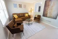 USC Cottage - Sleeps 8+ Wheel Chair Accessible - 4-Star
