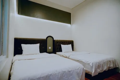 TITANIA HOTEL