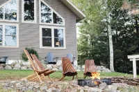 Serene Lakefront Retreat: A/C, dock, canoe, kayaks - Wifi