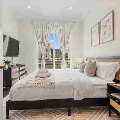 NEW! 3BR/2.5 Bath/15min-NYC /5min-PATH Train, Yard, Gameroom, Parking- SLEEPS 12 Rooms