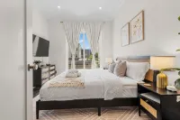 NEW! 3BR/2.5 Bath/15min-NYC /5min-PATH Train, Yard, Gameroom, Parking- SLEEPS 12