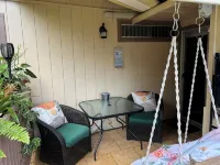 Princeville Delight! COLD A/C, Sleeps 4, Pool & Jacuzzi, Private Lanai & Space - 3-Star
