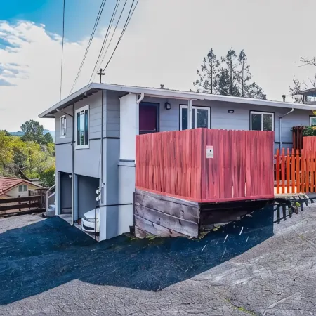 Charming 2-bedroom house in Downtown Walnut Creek with WiFi and AC