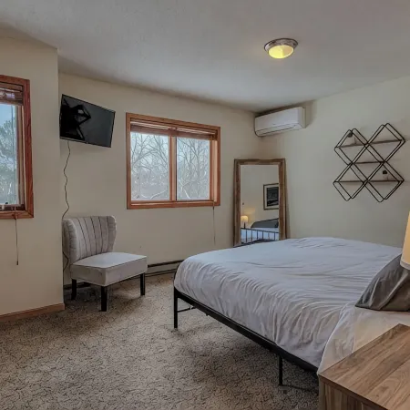 Breezy Hills - Unit 2; Lake Bemidji, King Bed, Kayaks, PB Trail Private Access Отели в г. Бемиджи