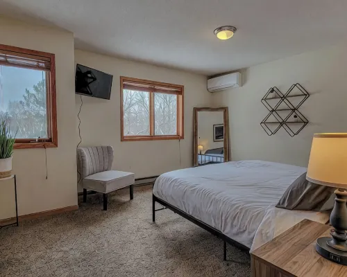 Breezy Hills - Unit 2; Lake Bemidji, King Bed, Kayaks, PB Trail Private Access Hôtels à : Bemidji