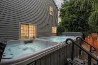 Swim Spa + Hot Tub, Private backyard, 6 Bedrooms - 4-Star