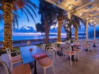 Royalis Suites Rafailovici - Beachfront Sea View Apartments