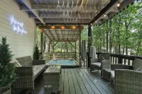 Poconos Chatham Continental - Hot Tub & Fire Pit - 부티크