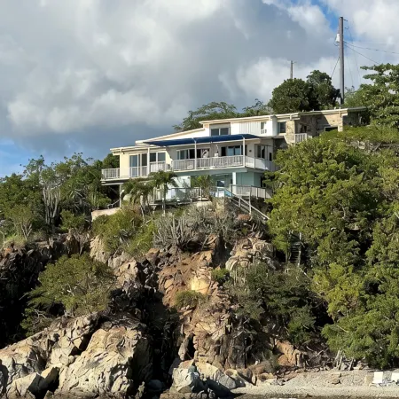 Spectacular Beachfront Villa. Great Snorkeling, Kayaking, Sunrise & Sunset Views