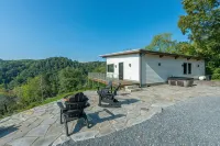 Modern Luxury Meets Mountain Getaway. Amazing Views, Hot Tub+More! - Boutique