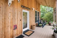 Simple Living at Luxurious, Modern Farmhouse on Bainbridge Island. Dogs ok.