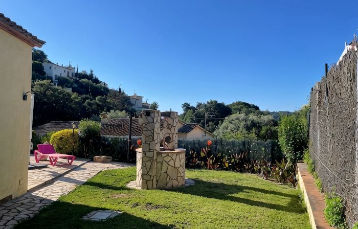 Beautiful house surrounded by an idyllic garden with salt water pool.