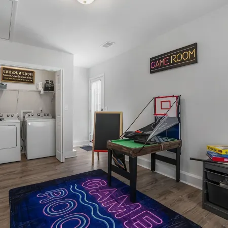 Entire Modern Home in Prime Dining & Shopping Area Hotels in Berkeley County