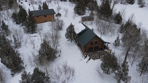 Secluded Lakefront Log Cabin, Wildlife and Fishing Paradise, Pet Friendly - Alppimaja