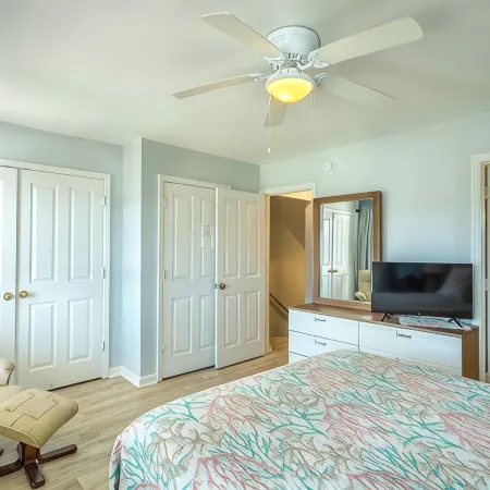 Seacliffs Gulf Views 3/3.5 Dog Friendly/Steps to beach/ Elevator - SPECIALS!
