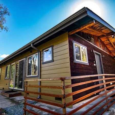 Alta Peak Penzion~Private EV Outlet, Outdoor Pool; Close to SNP entry