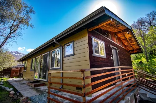 Alta Peak Penzion~Private EV Outlet, Outdoor Pool; Close to SNP entry - 3 estrellas