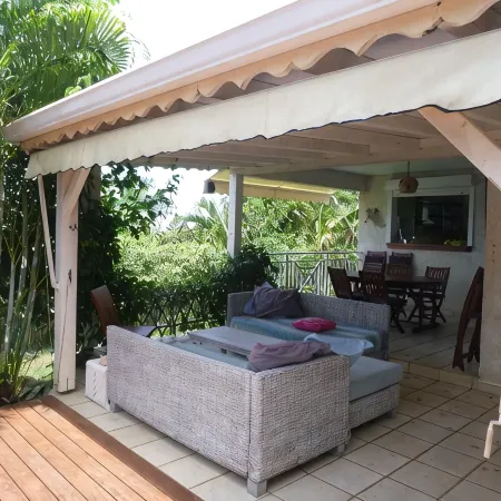 Villa for 6 people, swimming pool, sea view, close to Sainte Anne beaches
