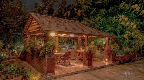 Hotel Silver Oaks Inn