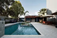 Uiramutam Palace Hotel - Pools
