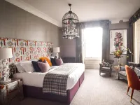 The Meadowpark Bar, Kitchen & Rooms - parking