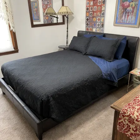 2 Bedroom, 1 Bath Apartment . Walk to Mayo, Trails, Parks, Shopping, Restaurants