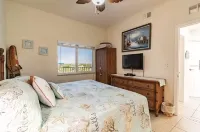 Top-Floor Waterfront Condo with Bay View + Pool and Hot Tub